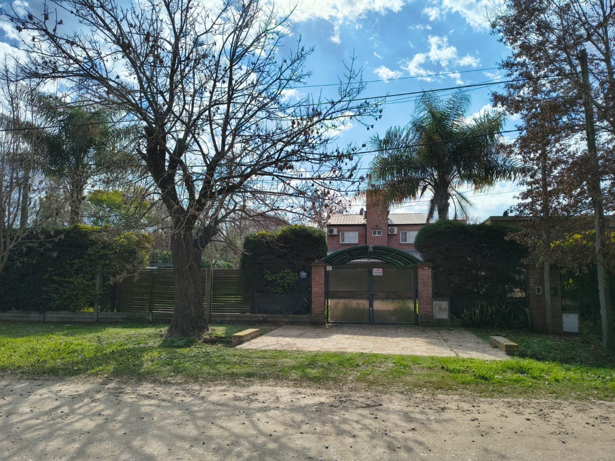 HERMOSA CASAQUINTA FRENTE A LA PLAZA DE ALTOS DEL SAUCE