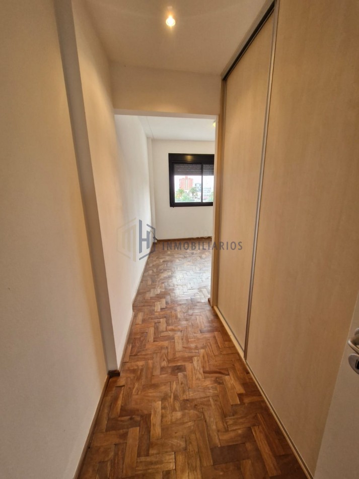 DEPARTAMENTO DE 2 DORMITORIOS Y COCHERA EN BARRIO CENTRO SUR