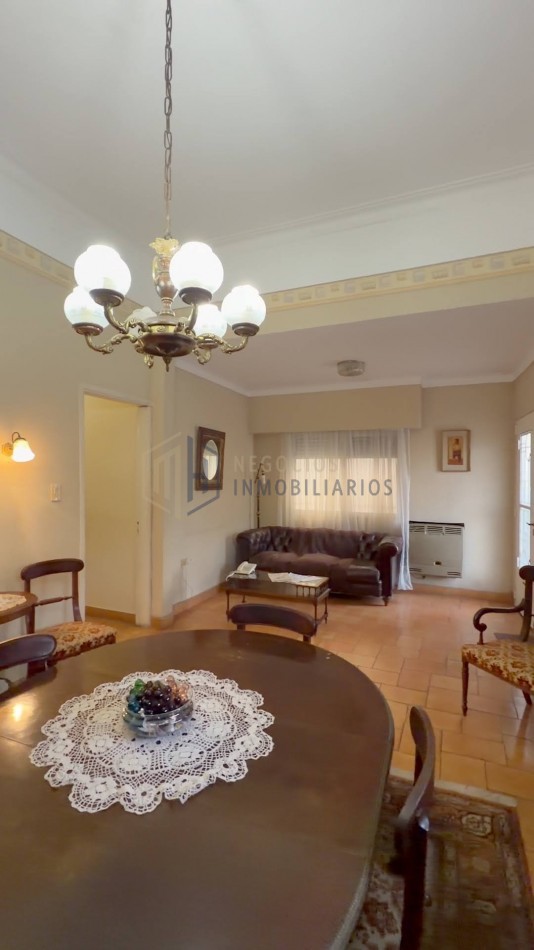 CASA SOBRE AV GRAL LOPEZ