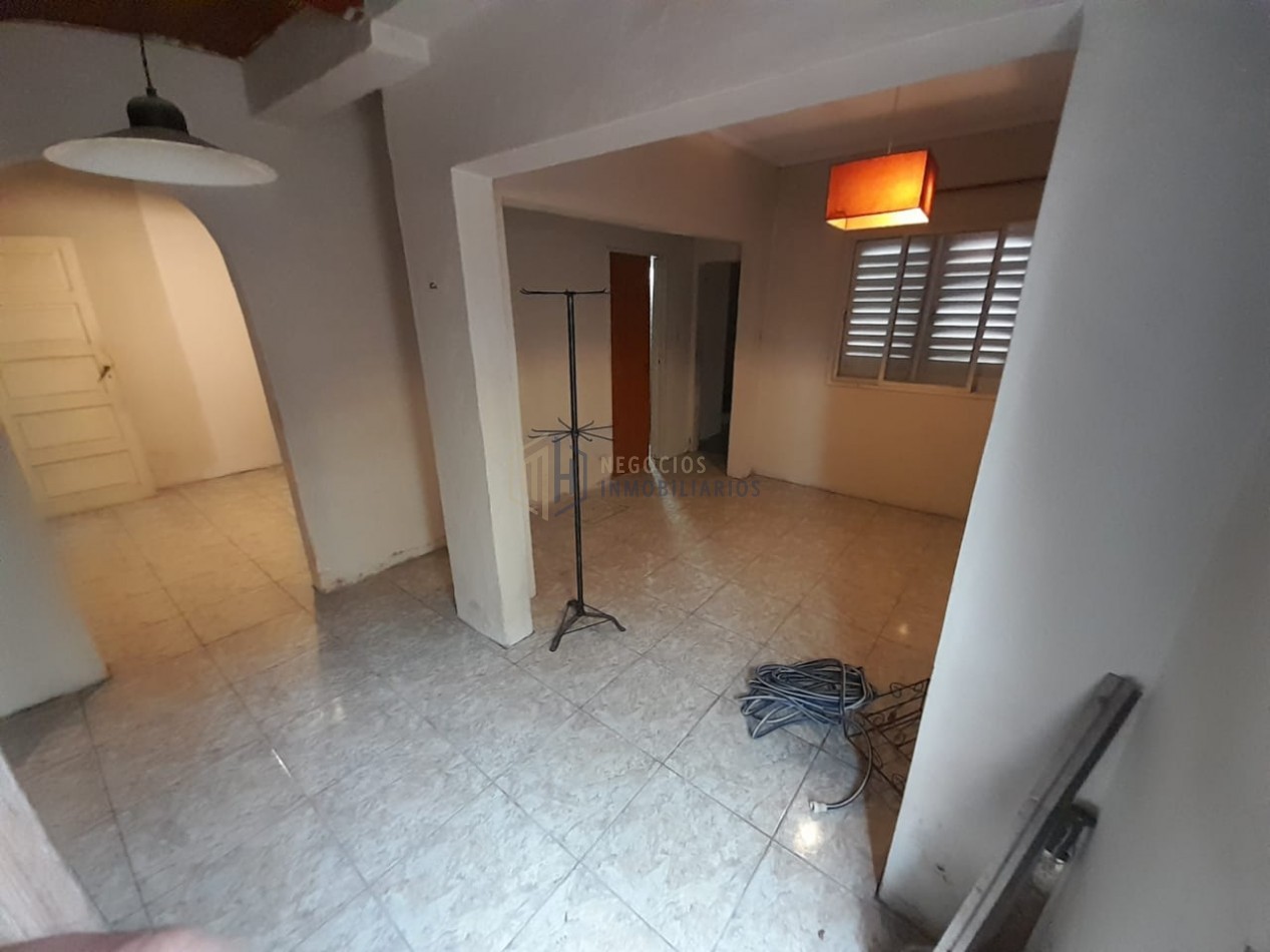 CASA DE 3 DORMITORIOS A 100M DE AV. J J PASO