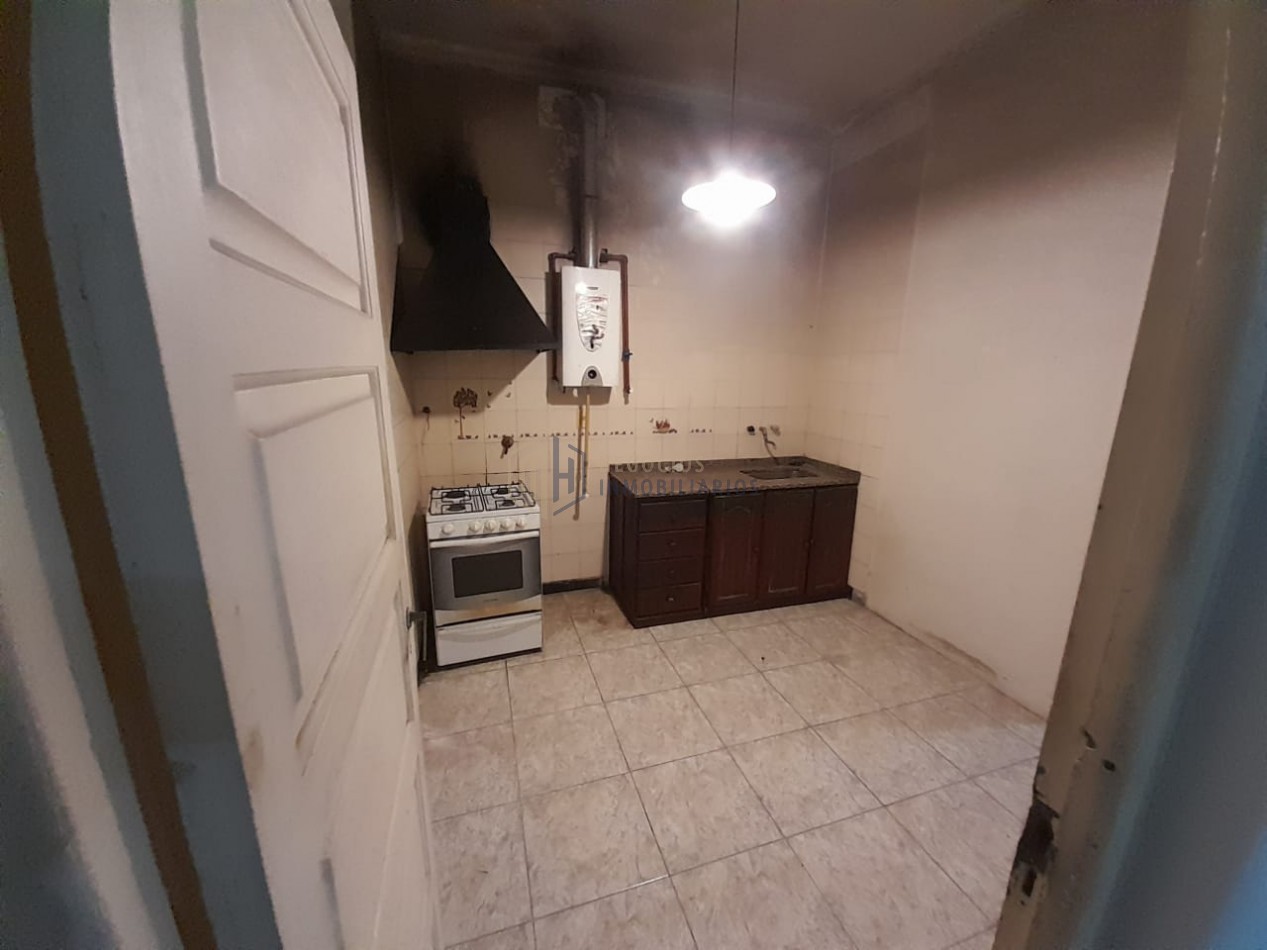 CASA DE 3 DORMITORIOS A 100M DE AV. J J PASO