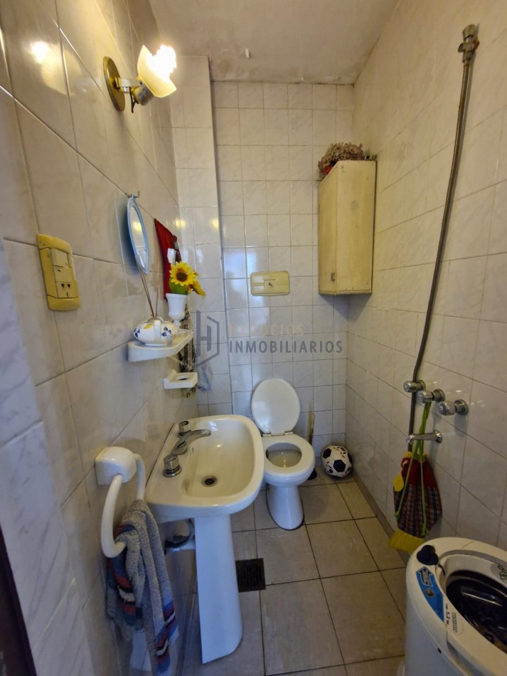 CASA AMPLIA EN BARRIO 7 JEFES