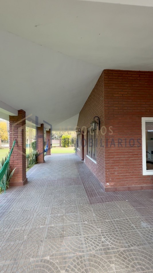 IMPONENTE CASA QUINTA EN ALTOS DEL SAUCE