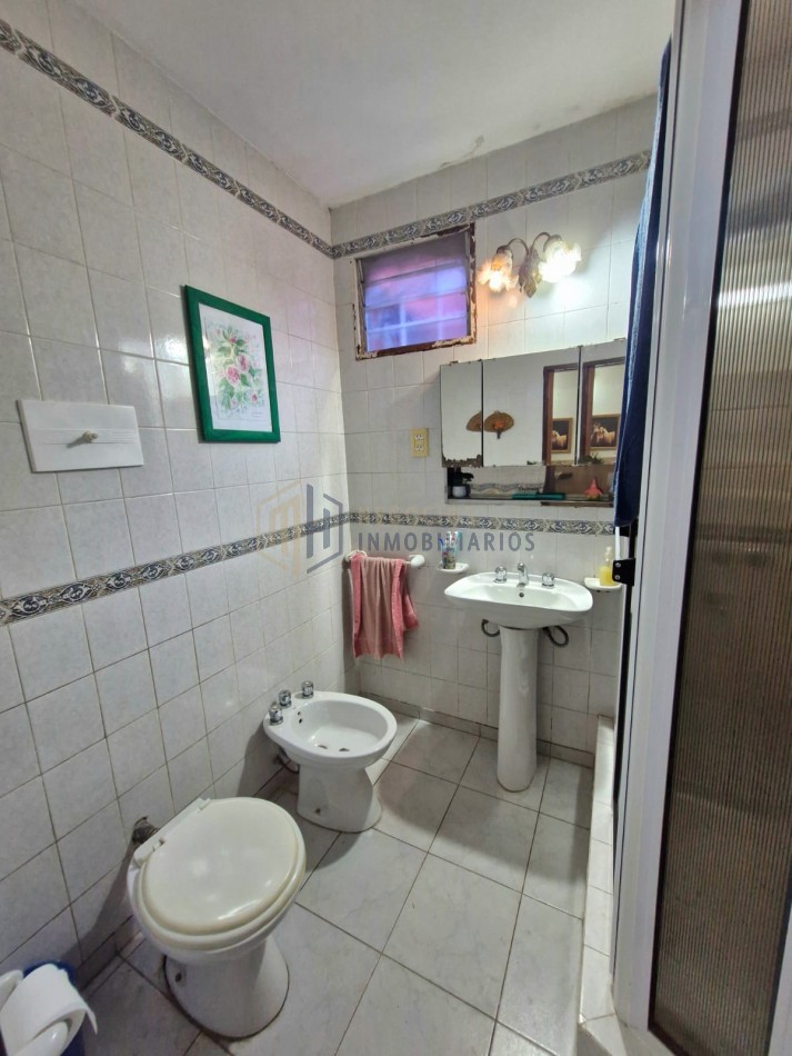 CASA AMPLIA EN BARRIO 7 JEFES
