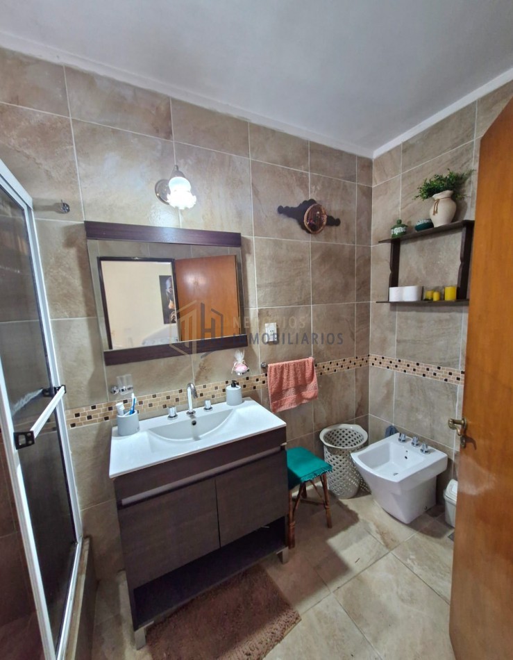 CASA AMPLIA EN BARRIO 7 JEFES