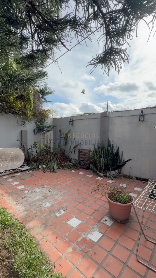 HERMOSA CASA CON GRAN PATIO EN JARDIN MAYORAZ