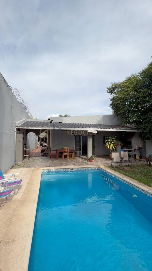 HERMOSA CASA CON GRAN PATIO EN JARDIN MAYORAZ