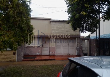 CASA DE 3 DORMITORIOS A 100M DE AV. J J PASO